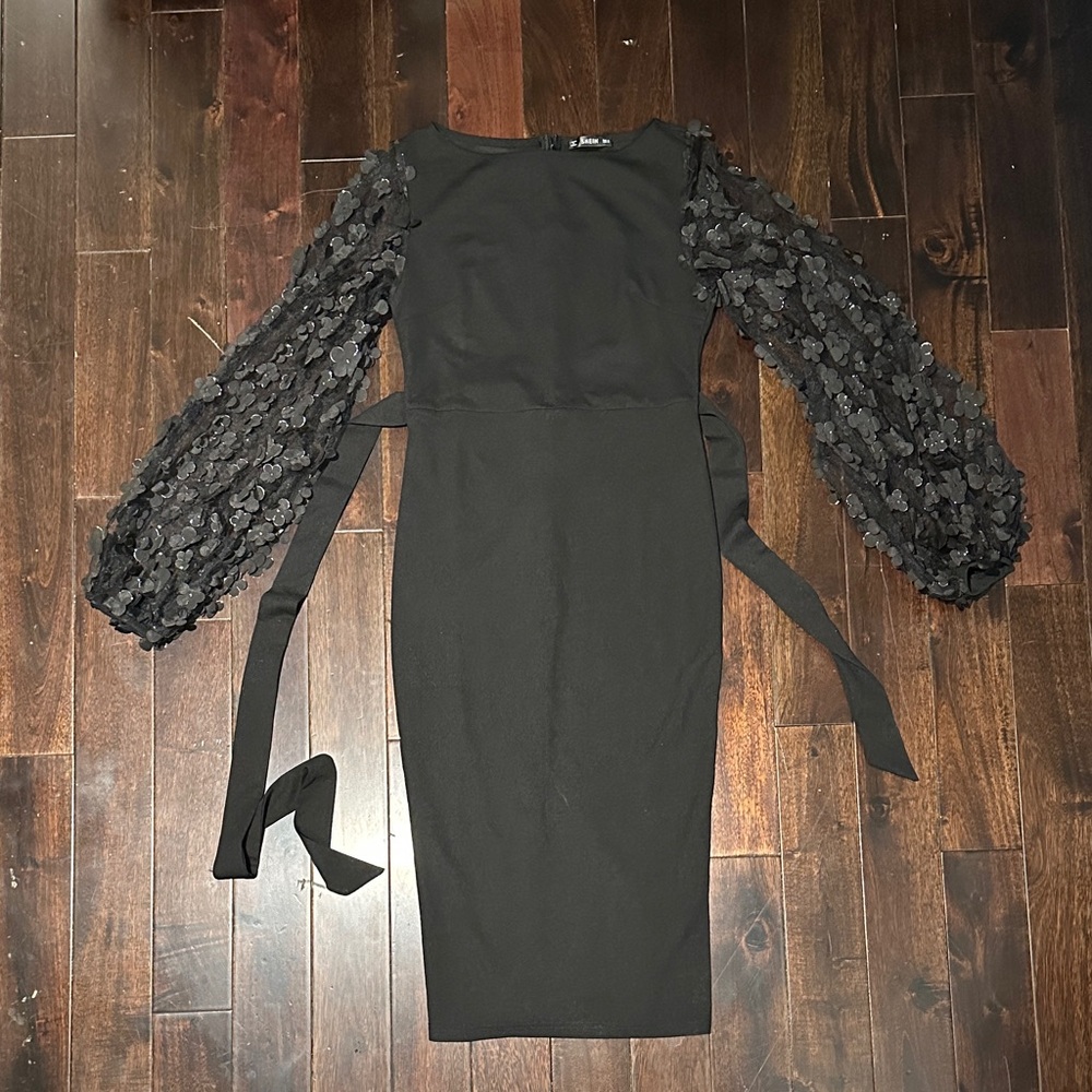 SHEIN Black Dress with Textured Sleeves